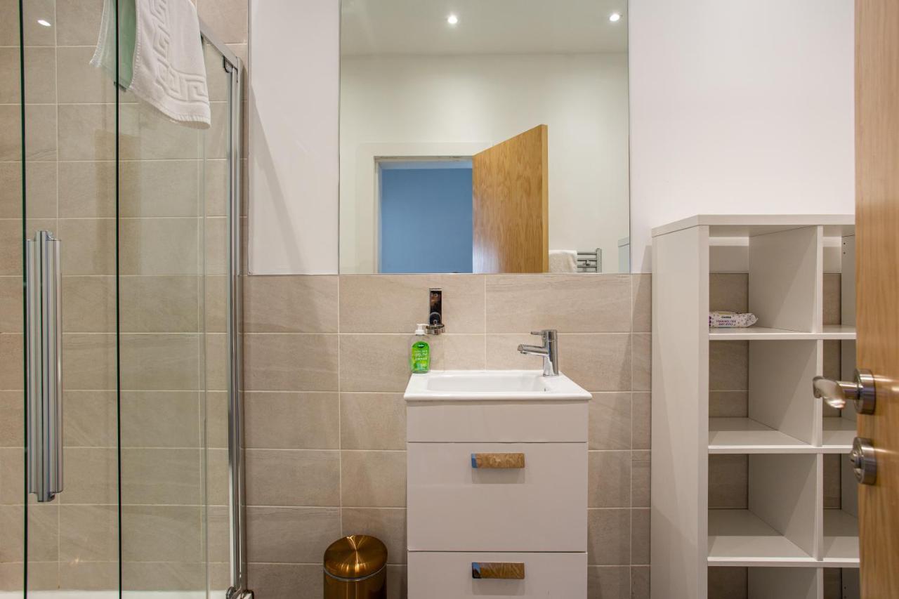Modern Luxury Apartment, Sleeps 6, Best Location Belfast Exterior foto